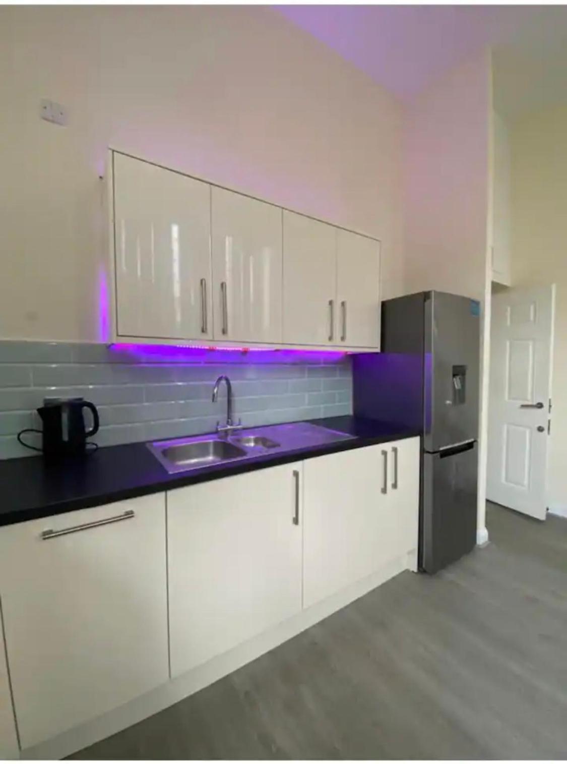 Spacious King Room With Private Entrance - Near Emirates And Camden And King'S Cross - 5 Min To Tube Finchley Esterno foto