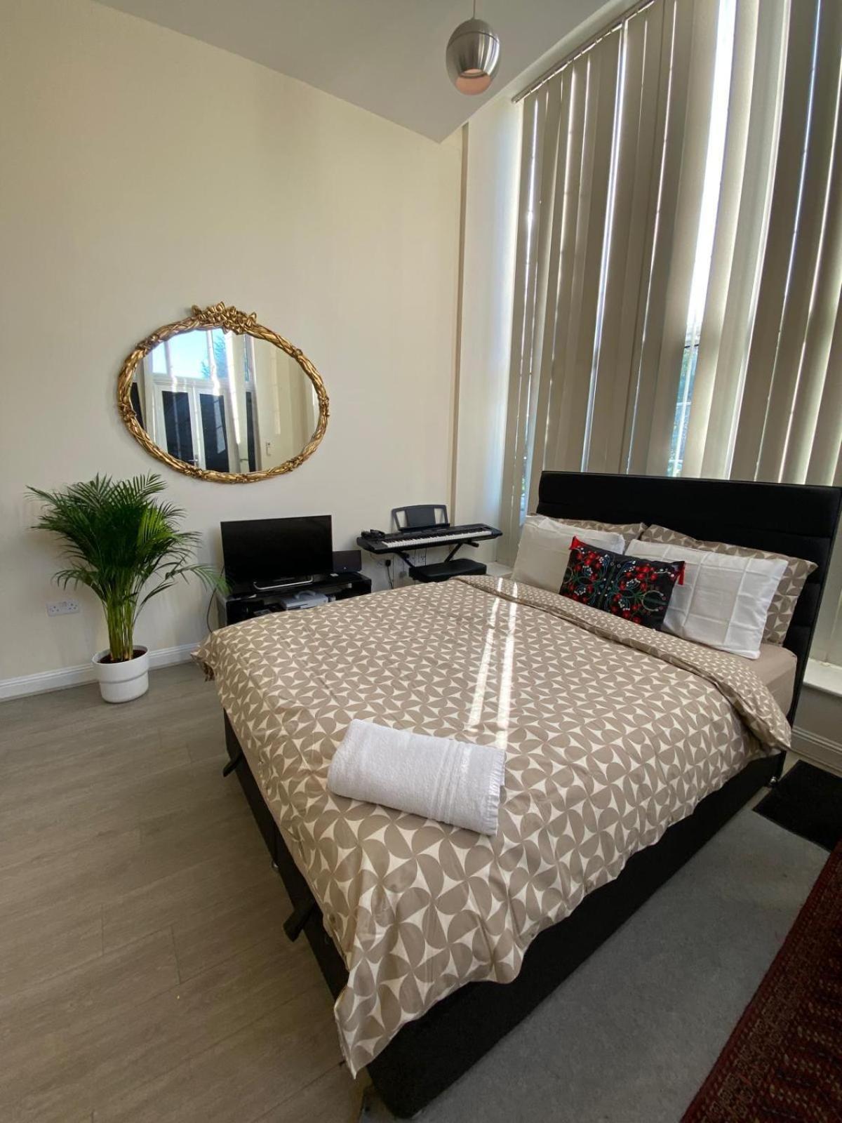 Spacious King Room With Private Entrance - Near Emirates And Camden And King'S Cross - 5 Min To Tube Finchley Esterno foto