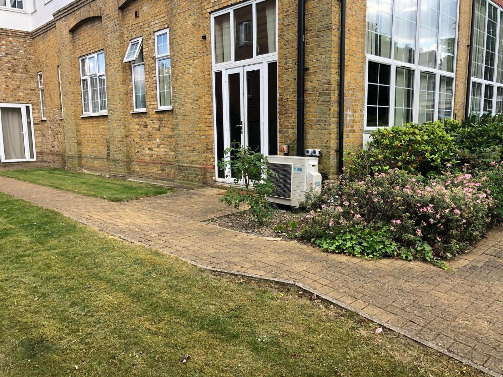 Spacious King Room With Private Entrance - Near Emirates And Camden And King'S Cross - 5 Min To Tube Finchley Esterno foto
