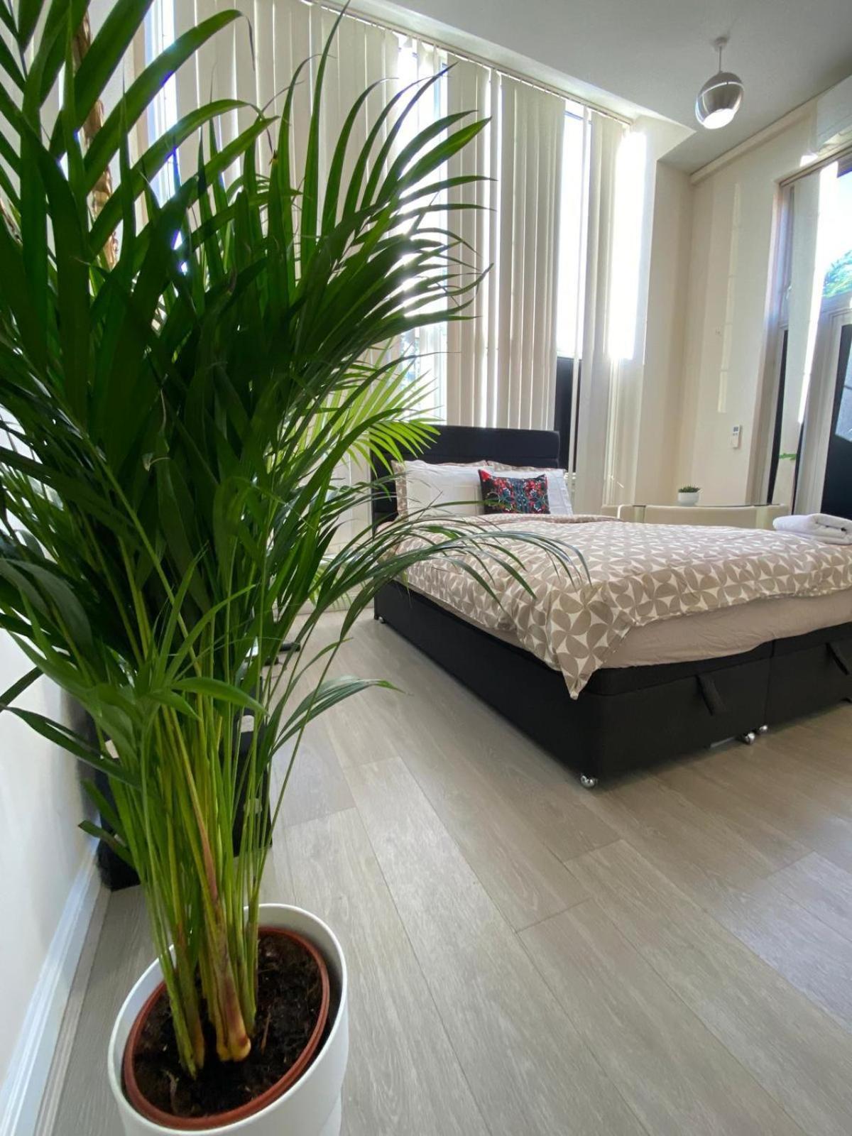 Spacious King Room With Private Entrance - Near Emirates And Camden And King'S Cross - 5 Min To Tube Finchley Esterno foto